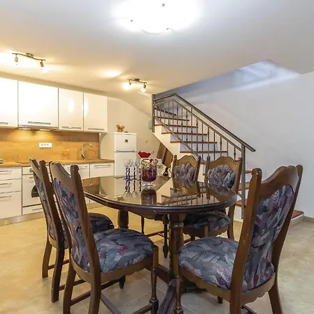 Two-bedroom Holiday In Selce