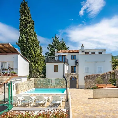 Two-bedroom Holiday In Selce